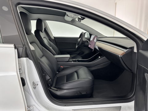 Tesla Model 3 Standard RWD Plus 60 kWh [ 3-Fase ] (INCL-BTW) Aut. *PANO | AUTO-PILOT | LUXURY-LEATHER | KEYLESS | FULL-LED | MEMORY-PACK | SURROUND-VIEW | DAB | CARPLAY | DIGI-COCKPIT | LANE-ASSIST | COMFORT-SEATS | 18"ALU*