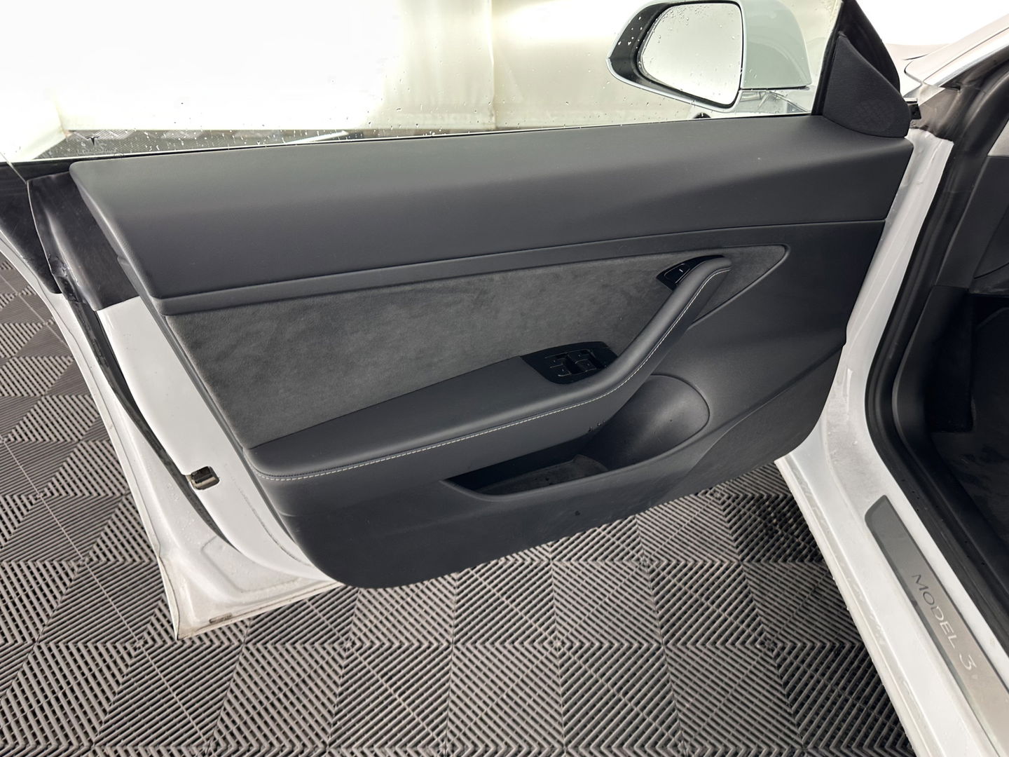 Tesla Model 3 Standard RWD Plus 60 kWh [ 3-Fase ] (INCL-BTW) Aut. *PANO | AUTO-PILOT | LUXURY-LEATHER | KEYLESS | FULL-LED | MEMORY-PACK | SURROUND-VIEW | DAB | CARPLAY | DIGI-COCKPIT | LANE-ASSIST | COMFORT-SEATS | 18"ALU*