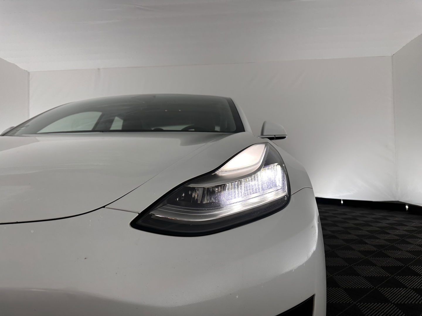 Tesla Model 3 Standard RWD Plus 60 kWh [ 3-Fase ] (INCL-BTW) Aut. *PANO | AUTO-PILOT | LUXURY-LEATHER | KEYLESS | FULL-LED | MEMORY-PACK | SURROUND-VIEW | DAB | CARPLAY | DIGI-COCKPIT | LANE-ASSIST | COMFORT-SEATS | 18"ALU*