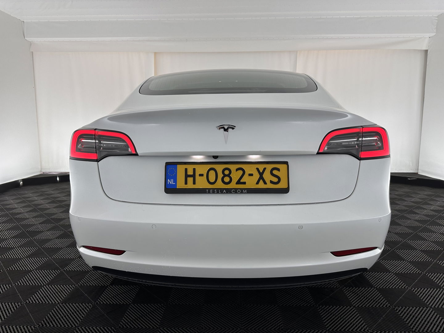 Tesla Model 3 Standard RWD Plus 60 kWh [ 3-Fase ] (INCL-BTW) Aut. *PANO | AUTO-PILOT | LUXURY-LEATHER | KEYLESS | FULL-LED | MEMORY-PACK | SURROUND-VIEW | DAB | CARPLAY | DIGI-COCKPIT | LANE-ASSIST | COMFORT-SEATS | 18"ALU*