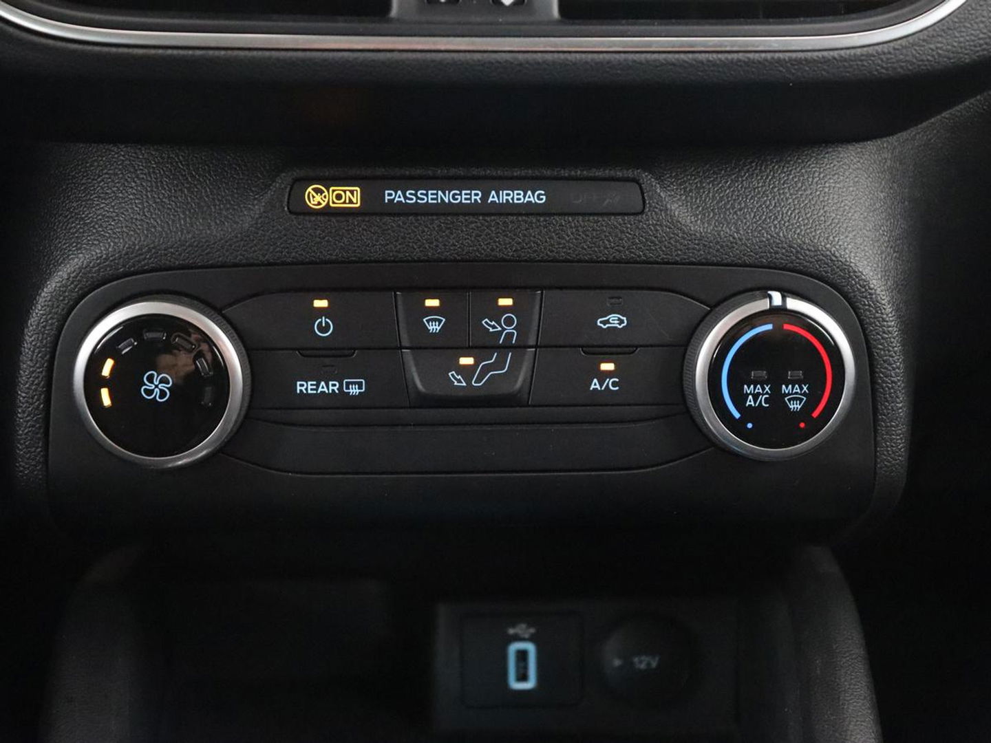 Ford Focus 1.5 EcoBoost Active Business | Trekhaak | Automaat | Rijstrook Ass. |