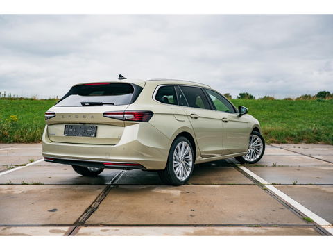 Škoda Superb Combi 1.5 TSI PHEV Laurin & Klement | PANO | TREKHAAK | LEDER
