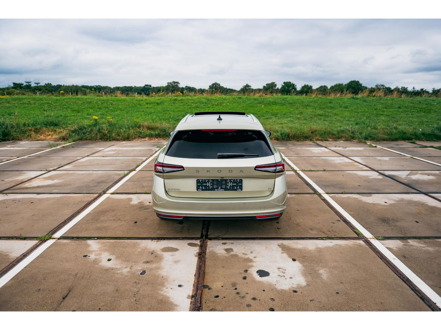 Škoda Superb Combi 1.5 TSI PHEV Laurin & Klement | PANO | TREKHAAK | LEDER