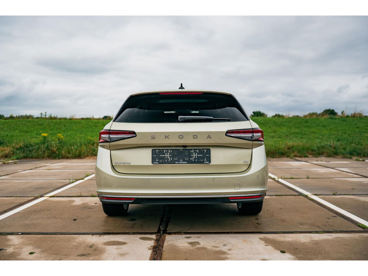 Škoda Superb Combi 1.5 TSI PHEV Laurin & Klement | PANO | TREKHAAK | LEDER
