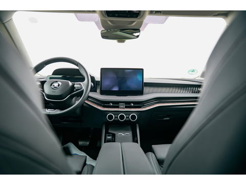 Škoda Superb Combi 1.5 TSI PHEV Laurin & Klement | PANO | TREKHAAK | LEDER