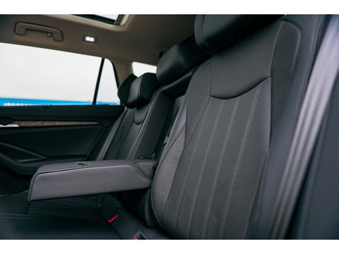 Škoda Superb Combi 1.5 TSI PHEV Laurin & Klement | PANO | TREKHAAK | LEDER