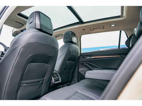 Škoda Superb Combi 1.5 TSI PHEV Laurin & Klement | PANO | TREKHAAK | LEDER