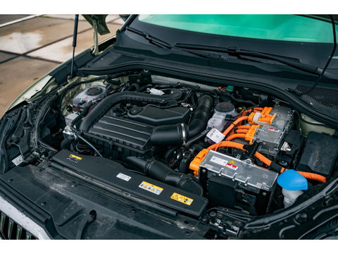 Škoda Superb Combi 1.5 TSI PHEV Laurin & Klement | PANO | TREKHAAK | LEDER