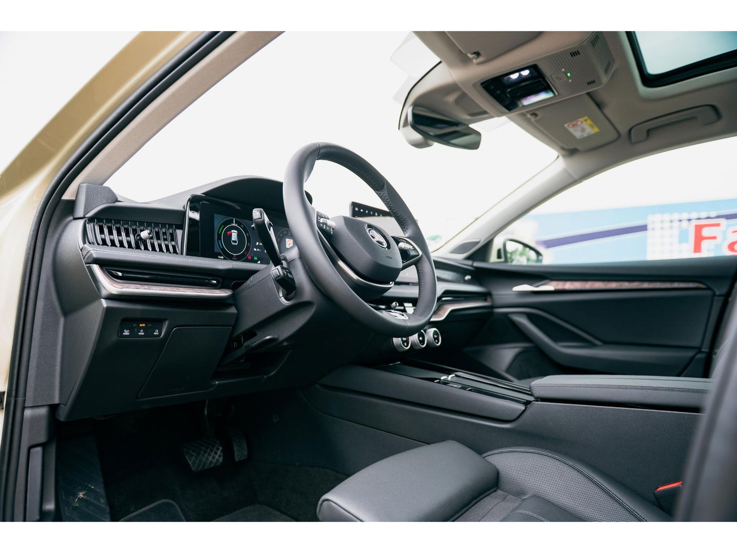 Škoda Superb Combi 1.5 TSI PHEV Laurin & Klement | PANO | TREKHAAK | LEDER