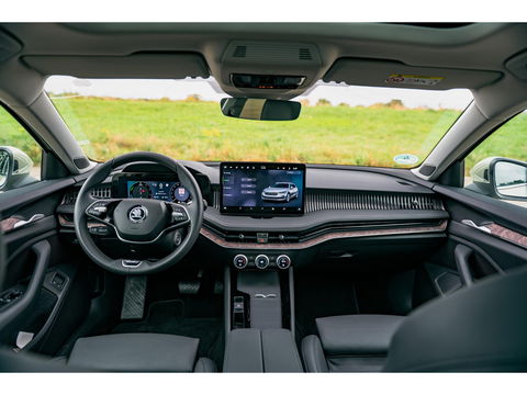 Škoda Superb Combi 1.5 TSI PHEV Laurin & Klement | PANO | TREKHAAK | LEDER