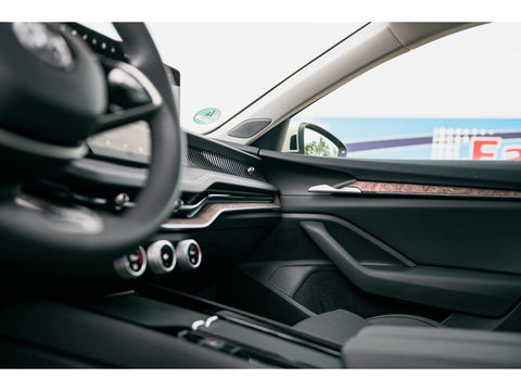 Škoda Superb Combi 1.5 TSI PHEV Laurin & Klement | PANO | TREKHAAK | LEDER