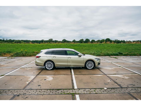 Škoda Superb Combi 1.5 TSI PHEV Laurin & Klement | PANO | TREKHAAK | LEDER