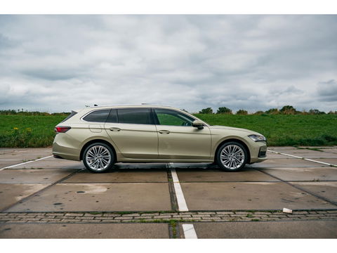 Škoda Superb Combi 1.5 TSI PHEV Laurin & Klement | PANO | TREKHAAK | LEDER