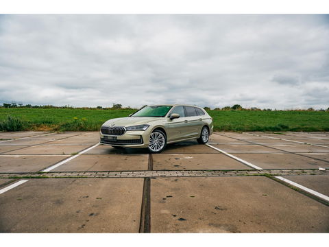 Škoda Superb Combi 1.5 TSI PHEV Laurin & Klement | PANO | TREKHAAK | LEDER