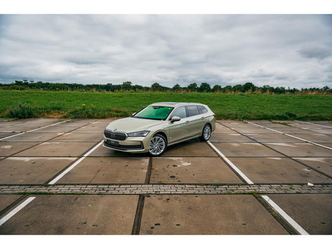 Škoda Superb Combi 1.5 TSI PHEV Laurin & Klement | PANO | TREKHAAK | LEDER