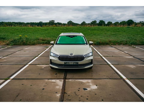 Škoda Superb Combi 1.5 TSI PHEV Laurin & Klement | PANO | TREKHAAK | LEDER