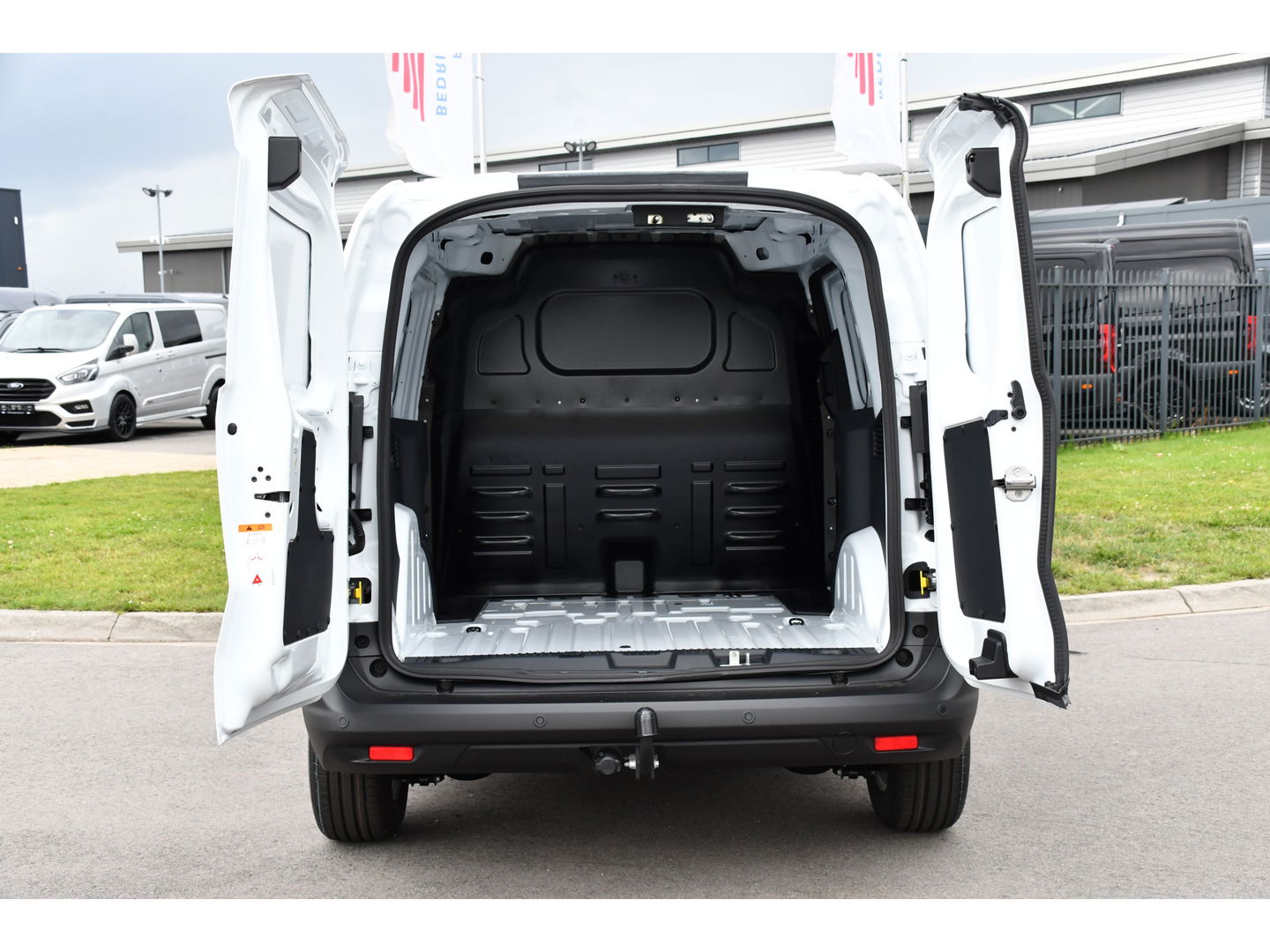 Ford Transit Courier 1.5 EcoBlue PB Edition Virtual, Camera, Cruise, Carplay, 100pk, Led, Multimedia, Trekhaak, Sensoren, Uniek!