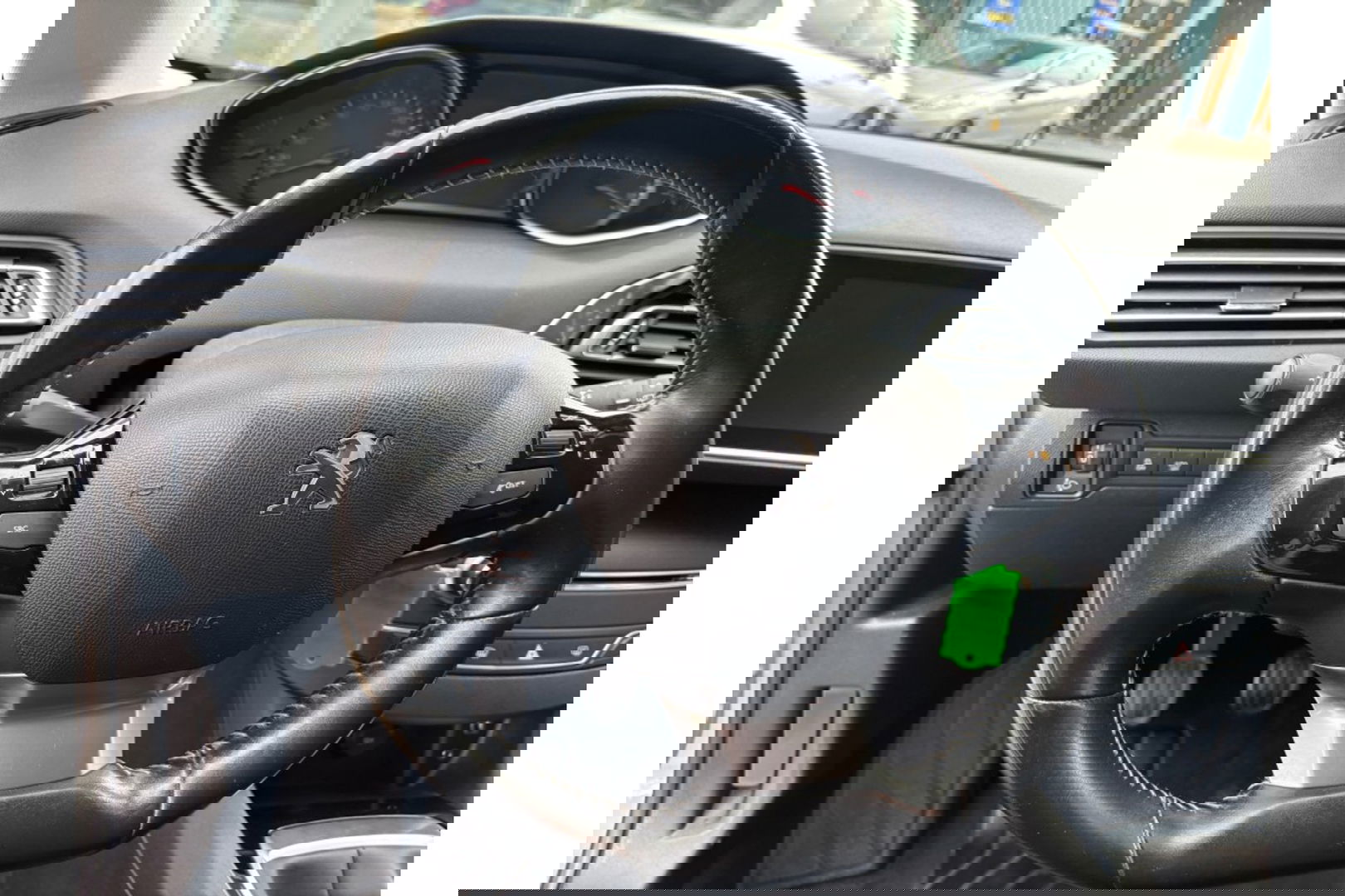 Peugeot 308 1.2 PURETECH STYLE 110 PK NAVI AIRCO/ECC PDC