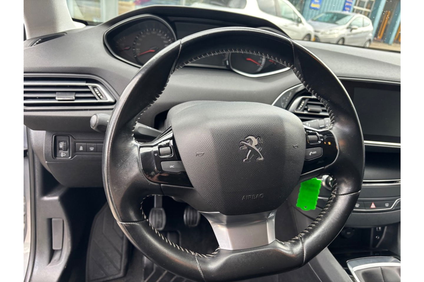 Peugeot 308 1.2 PURETECH STYLE 110 PK NAVI AIRCO/ECC PDC