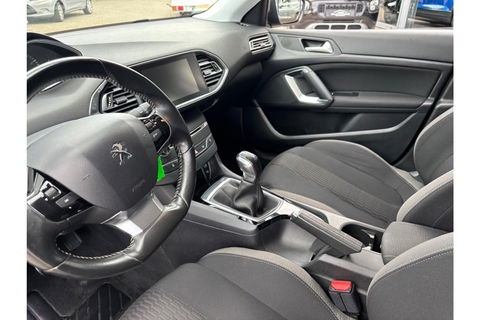 Peugeot 308 1.2 PURETECH STYLE 110 PK NAVI AIRCO/ECC PDC