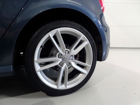 Audi A1 Sportback 1.0 TFSI Adrenalin S-Line "Origineel NL!" Navigatie 17"Velgen Cruise, van 2e eigenaar in zeer nette staat !