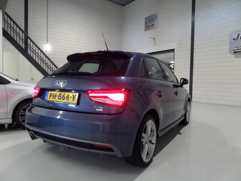 Audi A1 Sportback 1.0 TFSI Adrenalin S-Line "Origineel NL!" Navigatie 17"Velgen Cruise, van 2e eigenaar in zeer nette staat !