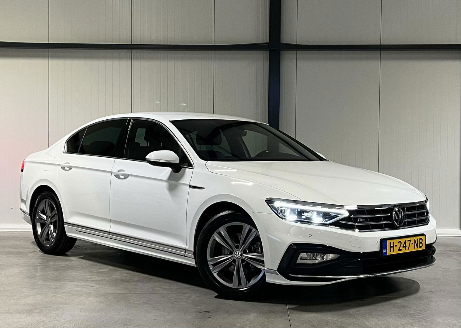 Volkswagen Passat 1.5 TSI 150PK R-line Virtual Trekhaak NAP