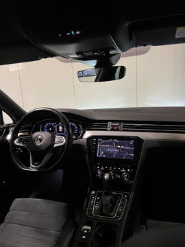 Volkswagen Passat 1.5 TSI 150PK R-line Virtual Trekhaak NAP