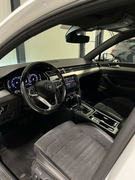 Volkswagen Passat 1.5 TSI 150PK R-line Virtual Trekhaak NAP