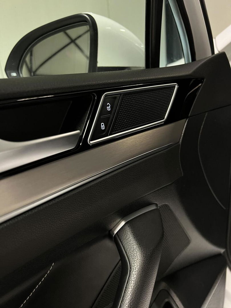 Volkswagen Passat 1.5 TSI 150PK R-line Virtual Trekhaak NAP