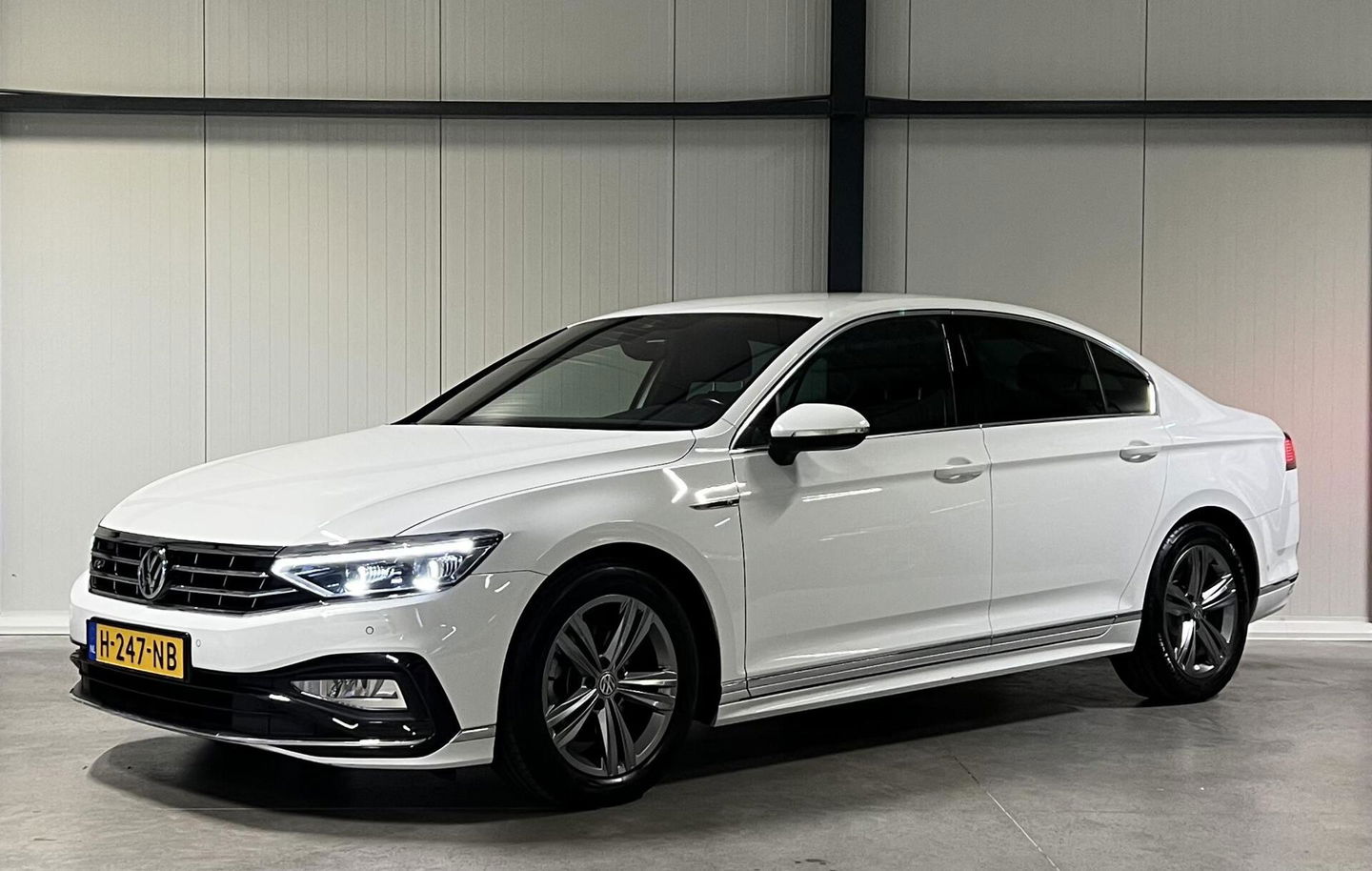 Volkswagen Passat 1.5 TSI 150PK R-line Virtual Trekhaak NAP