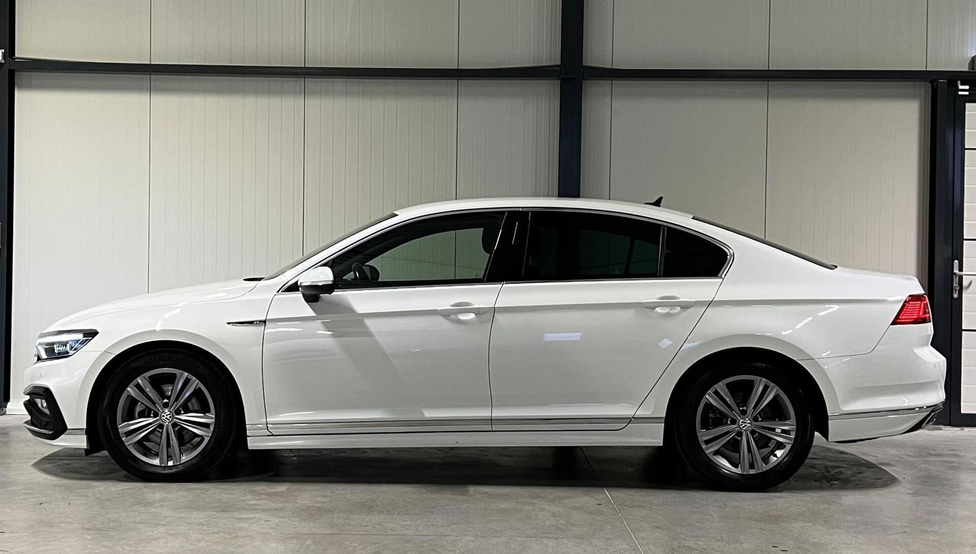 Volkswagen Passat 1.5 TSI 150PK R-line Virtual Trekhaak NAP