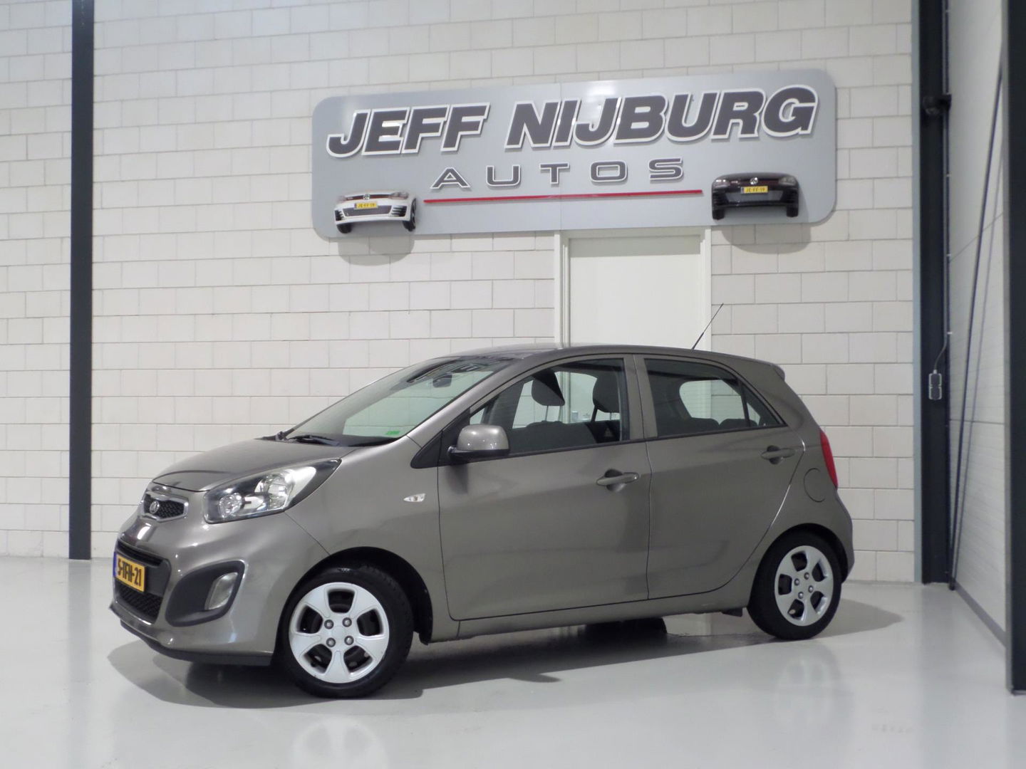 Kia Picanto 1.0 CVVT ISG Comfort Pack "Origineel NL!" Airco Trekhaak Bluetooth Elektrische ramen 4-Seizoenen banden