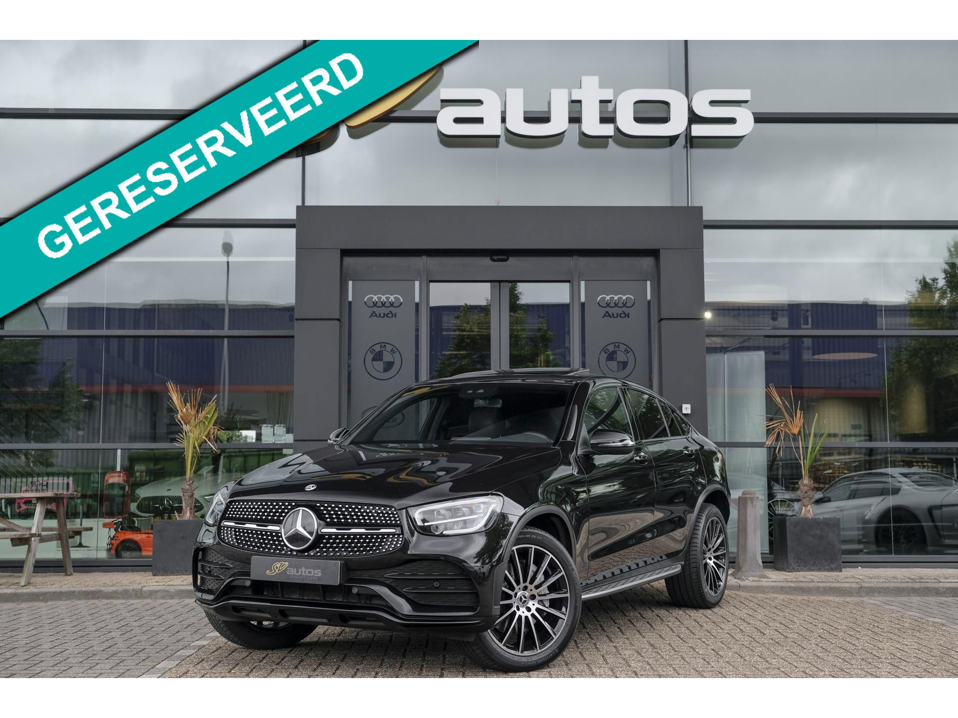 Mercedes-Benz GLC Coupé GLC300e AMG 320pk 4MATIC Schuifdak Burmester Camera MBUX Trekhaak elektrisch 20" LMV