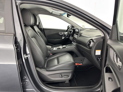 Hyundai KONA EV Premium 64 kWh [ 3-Fase ] (INCL-BTW) *FULL-LEATHER | KRELL-AUDIO | HEAD-UP | FULL-LED | NAVI-FULLMAP | DAB | ADAPT.CRUISE | KEYLESS | CAMERA | BLIND-SPOT | LANE-ASSIST | DIGI-COCKPIT | COMFORT-SEATS | 17''ALU*