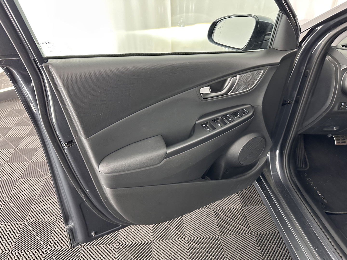 Hyundai KONA EV Premium 64 kWh [ 3-Fase ] (INCL-BTW) *FULL-LEATHER | KRELL-AUDIO | HEAD-UP | FULL-LED | NAVI-FULLMAP | DAB | ADAPT.CRUISE | KEYLESS | CAMERA | BLIND-SPOT | LANE-ASSIST | DIGI-COCKPIT | COMFORT-SEATS | 17''ALU*