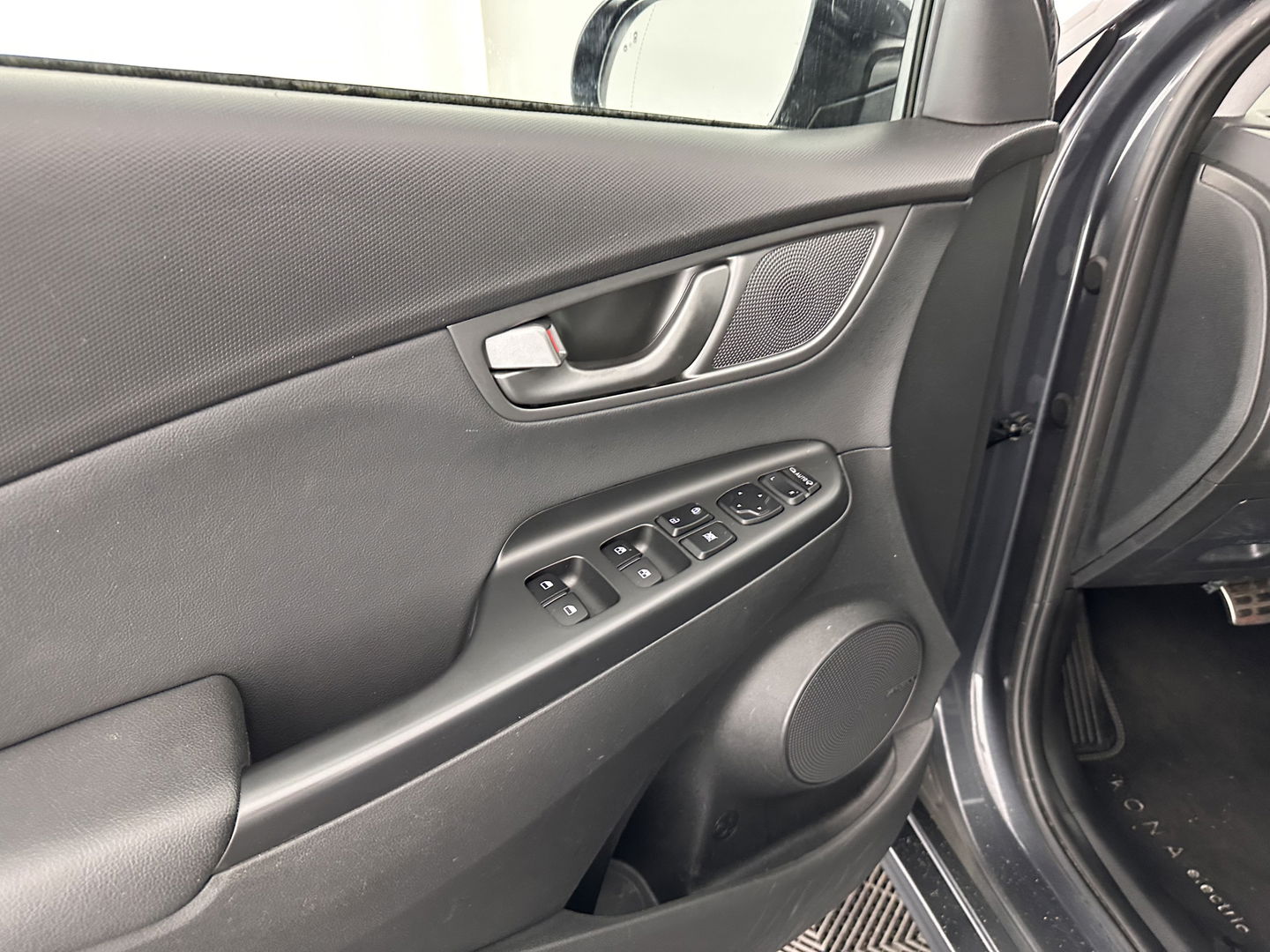 Hyundai KONA EV Premium 64 kWh [ 3-Fase ] (INCL-BTW) *FULL-LEATHER | KRELL-AUDIO | HEAD-UP | FULL-LED | NAVI-FULLMAP | DAB | ADAPT.CRUISE | KEYLESS | CAMERA | BLIND-SPOT | LANE-ASSIST | DIGI-COCKPIT | COMFORT-SEATS | 17''ALU*