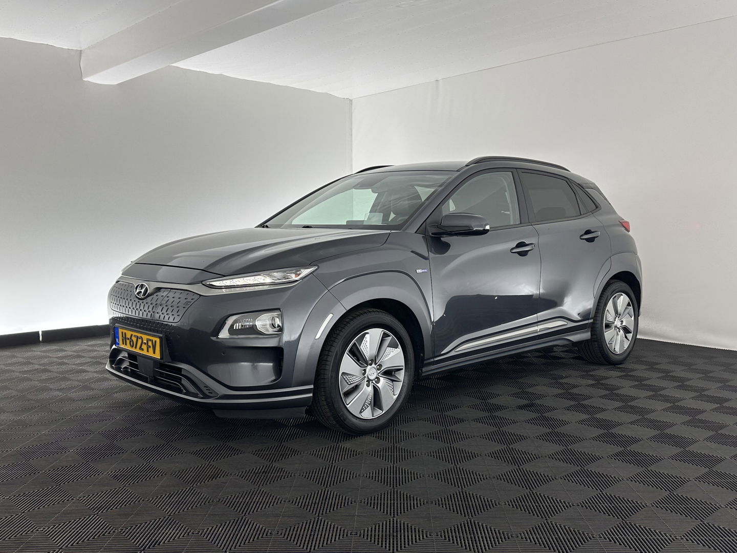 Hyundai KONA EV Premium 64 kWh [ 3-Fase ] (INCL-BTW) *FULL-LEATHER | KRELL-AUDIO | HEAD-UP | FULL-LED | NAVI-FULLMAP | DAB | ADAPT.CRUISE | KEYLESS | CAMERA | BLIND-SPOT | LANE-ASSIST | DIGI-COCKPIT | COMFORT-SEATS | 17''ALU*