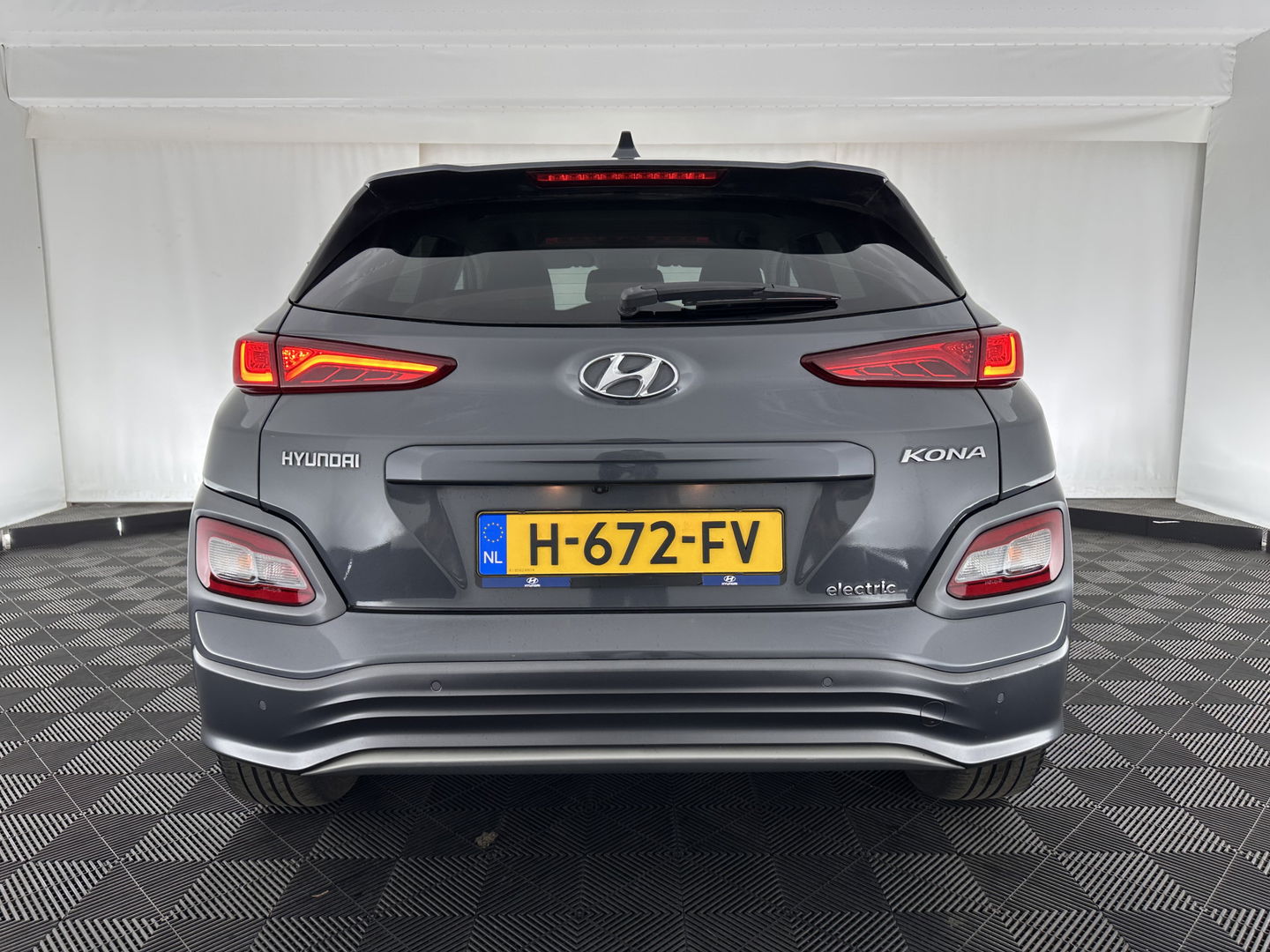 Hyundai KONA EV Premium 64 kWh [ 3-Fase ] (INCL-BTW) *FULL-LEATHER | KRELL-AUDIO | HEAD-UP | FULL-LED | NAVI-FULLMAP | DAB | ADAPT.CRUISE | KEYLESS | CAMERA | BLIND-SPOT | LANE-ASSIST | DIGI-COCKPIT | COMFORT-SEATS | 17''ALU*