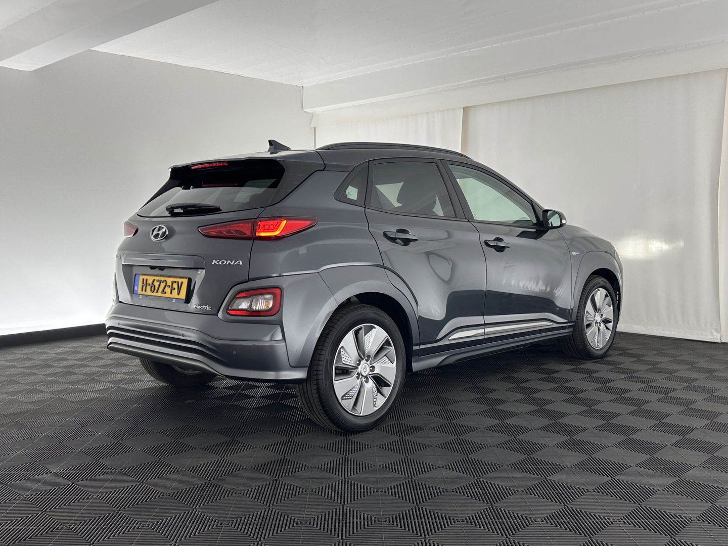 Hyundai KONA EV Premium 64 kWh [ 3-Fase ] (INCL-BTW) *FULL-LEATHER | KRELL-AUDIO | HEAD-UP | FULL-LED | NAVI-FULLMAP | DAB | ADAPT.CRUISE | KEYLESS | CAMERA | BLIND-SPOT | LANE-ASSIST | DIGI-COCKPIT | COMFORT-SEATS | 17''ALU*