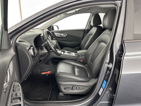 Hyundai KONA EV Premium 64 kWh [ 3-Fase ] (INCL-BTW) *FULL-LEATHER | KRELL-AUDIO | HEAD-UP | FULL-LED | NAVI-FULLMAP | DAB | ADAPT.CRUISE | KEYLESS | CAMERA | BLIND-SPOT | LANE-ASSIST | DIGI-COCKPIT | COMFORT-SEATS | 17''ALU*