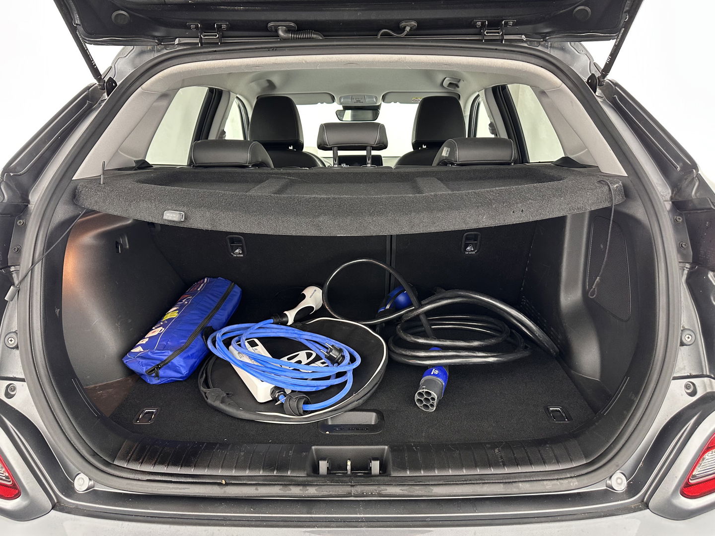 Hyundai KONA EV Premium 64 kWh [ 3-Fase ] (INCL-BTW) *FULL-LEATHER | KRELL-AUDIO | HEAD-UP | FULL-LED | NAVI-FULLMAP | DAB | ADAPT.CRUISE | KEYLESS | CAMERA | BLIND-SPOT | LANE-ASSIST | DIGI-COCKPIT | COMFORT-SEATS | 17''ALU*