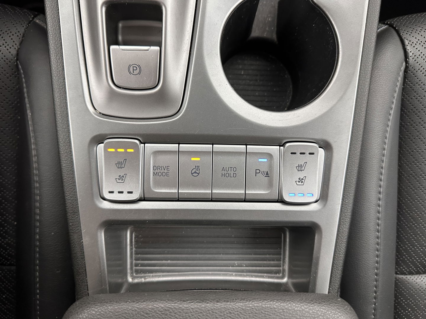 Hyundai KONA EV Premium 64 kWh [ 3-Fase ] (INCL-BTW) *FULL-LEATHER | KRELL-AUDIO | HEAD-UP | FULL-LED | NAVI-FULLMAP | DAB | ADAPT.CRUISE | KEYLESS | CAMERA | BLIND-SPOT | LANE-ASSIST | DIGI-COCKPIT | COMFORT-SEATS | 17''ALU*