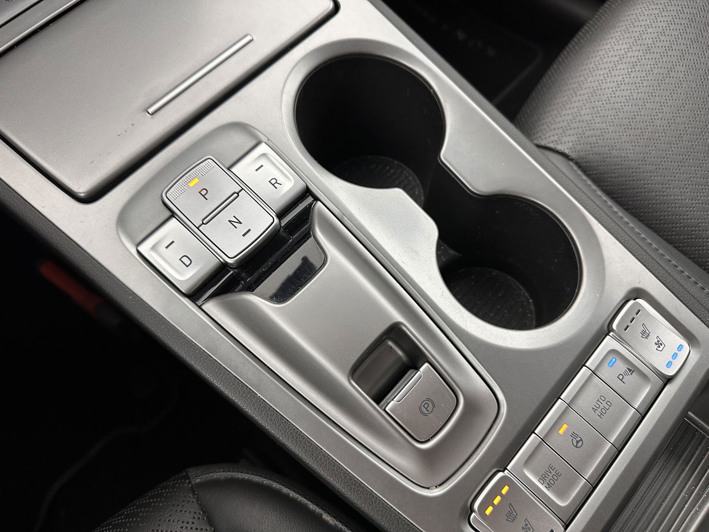Hyundai KONA EV Premium 64 kWh [ 3-Fase ] (INCL-BTW) *FULL-LEATHER | KRELL-AUDIO | HEAD-UP | FULL-LED | NAVI-FULLMAP | DAB | ADAPT.CRUISE | KEYLESS | CAMERA | BLIND-SPOT | LANE-ASSIST | DIGI-COCKPIT | COMFORT-SEATS | 17''ALU*