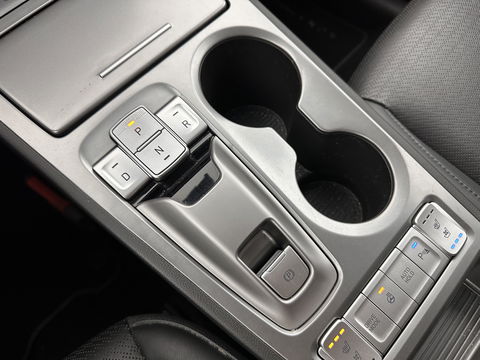 Hyundai KONA EV Premium 64 kWh [ 3-Fase ] (INCL-BTW) *FULL-LEATHER | KRELL-AUDIO | HEAD-UP | FULL-LED | NAVI-FULLMAP | DAB | ADAPT.CRUISE | KEYLESS | CAMERA | BLIND-SPOT | LANE-ASSIST | DIGI-COCKPIT | COMFORT-SEATS | 17''ALU*