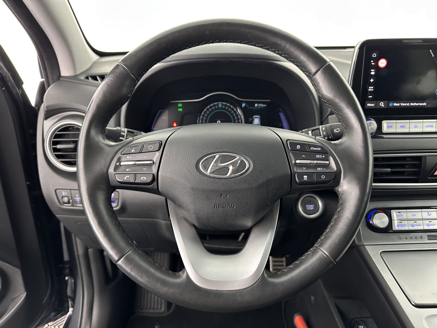 Hyundai KONA EV Premium 64 kWh [ 3-Fase ] (INCL-BTW) *FULL-LEATHER | KRELL-AUDIO | HEAD-UP | FULL-LED | NAVI-FULLMAP | DAB | ADAPT.CRUISE | KEYLESS | CAMERA | BLIND-SPOT | LANE-ASSIST | DIGI-COCKPIT | COMFORT-SEATS | 17''ALU*