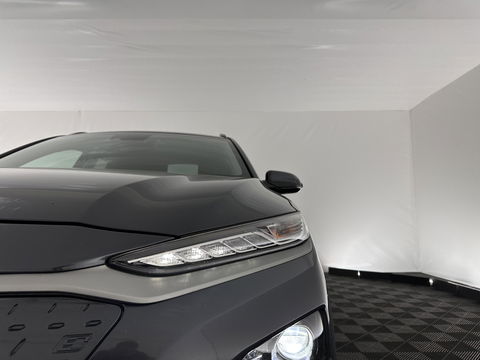 Hyundai KONA EV Premium 64 kWh [ 3-Fase ] (INCL-BTW) *FULL-LEATHER | KRELL-AUDIO | HEAD-UP | FULL-LED | NAVI-FULLMAP | DAB | ADAPT.CRUISE | KEYLESS | CAMERA | BLIND-SPOT | LANE-ASSIST | DIGI-COCKPIT | COMFORT-SEATS | 17''ALU*