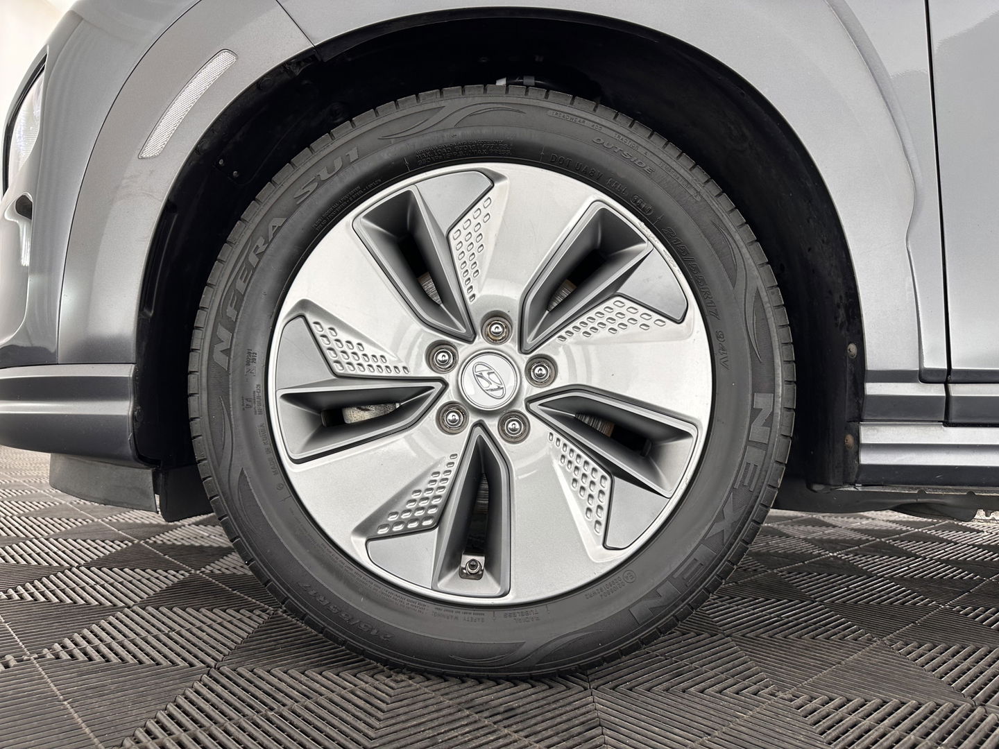 Hyundai KONA EV Premium 64 kWh [ 3-Fase ] (INCL-BTW) *FULL-LEATHER | KRELL-AUDIO | HEAD-UP | FULL-LED | NAVI-FULLMAP | DAB | ADAPT.CRUISE | KEYLESS | CAMERA | BLIND-SPOT | LANE-ASSIST | DIGI-COCKPIT | COMFORT-SEATS | 17''ALU*