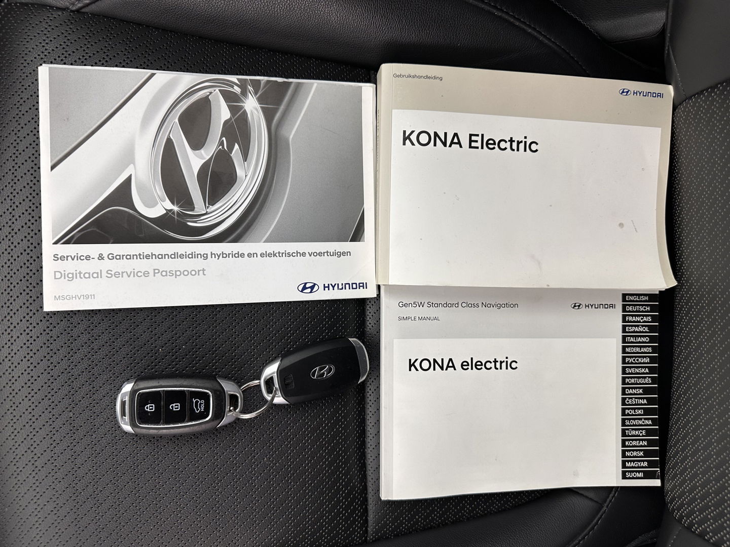Hyundai KONA EV Premium 64 kWh [ 3-Fase ] (INCL-BTW) *FULL-LEATHER | KRELL-AUDIO | HEAD-UP | FULL-LED | NAVI-FULLMAP | DAB | ADAPT.CRUISE | KEYLESS | CAMERA | BLIND-SPOT | LANE-ASSIST | DIGI-COCKPIT | COMFORT-SEATS | 17''ALU*