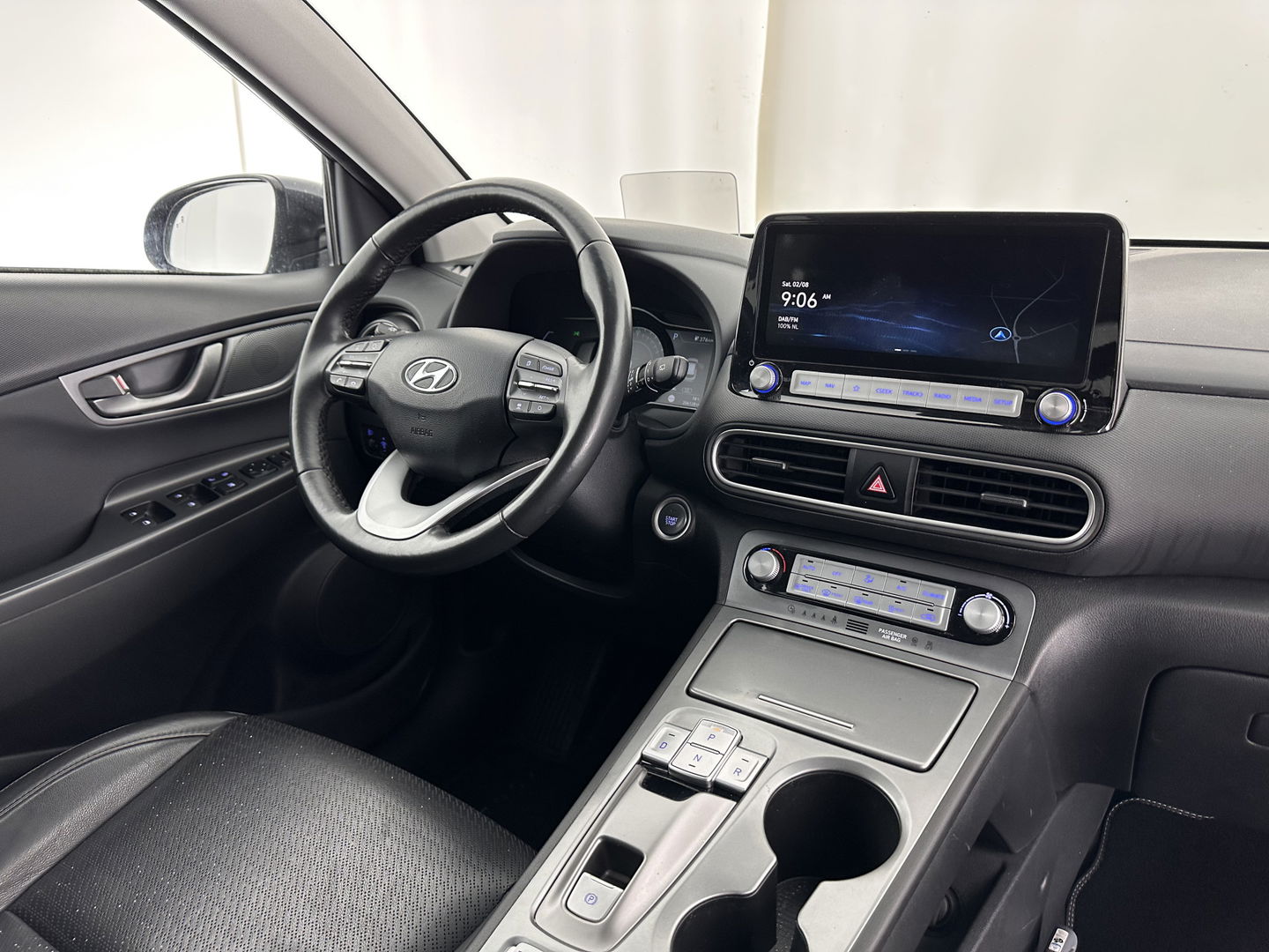 Hyundai KONA EV Premium 64 kWh [ 3-Fase ] (INCL-BTW) *FULL-LEATHER | KRELL-AUDIO | HEAD-UP | FULL-LED | NAVI-FULLMAP | DAB | ADAPT.CRUISE | KEYLESS | CAMERA | BLIND-SPOT | LANE-ASSIST | DIGI-COCKPIT | COMFORT-SEATS | 17''ALU*
